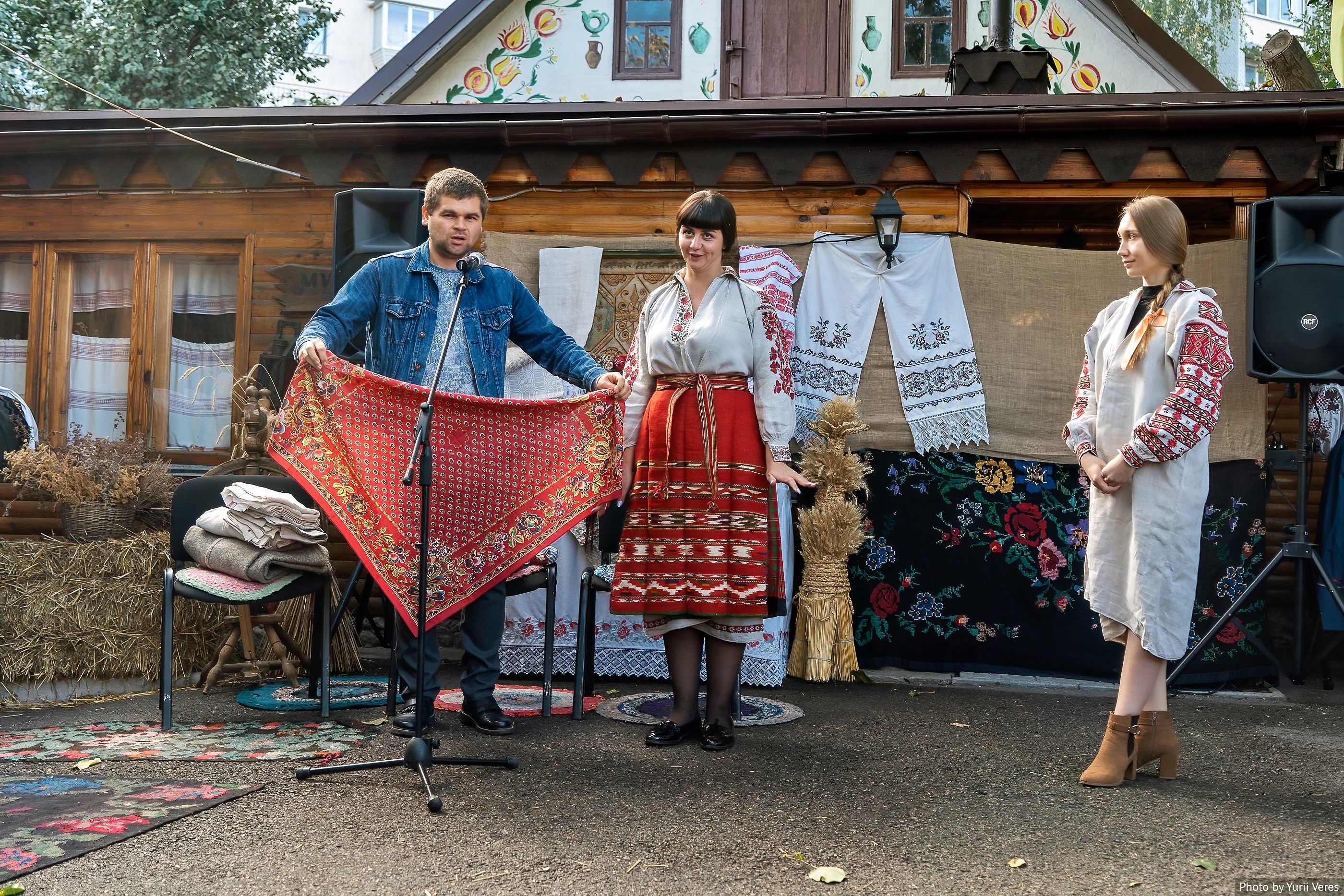 Уникальное событие: в Киевской области положили начало Всеукраинскому дню традиционной украинской одежды - фото №1