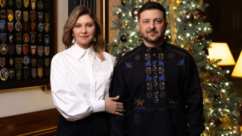 "Зоряна" и "Звір": раскрываем стоимость и тайные смыслы новогодних вышиванок Владимира и Елены Зеленских (ФОТО)