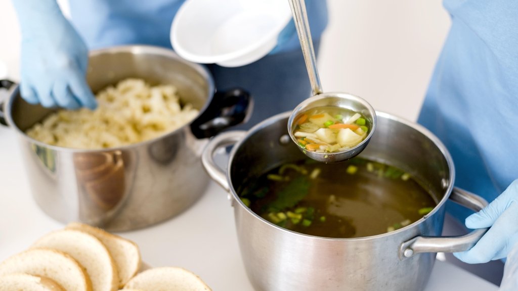 Ці помилки вважають правилами: як насправді варити бульйон