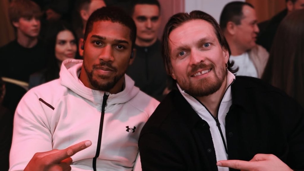 Такого ніхто не очікував: Олександр Усик зробив розкішний подарунок колишньому супернику за тисячі доларів (ФОТО, ВІДЕО)