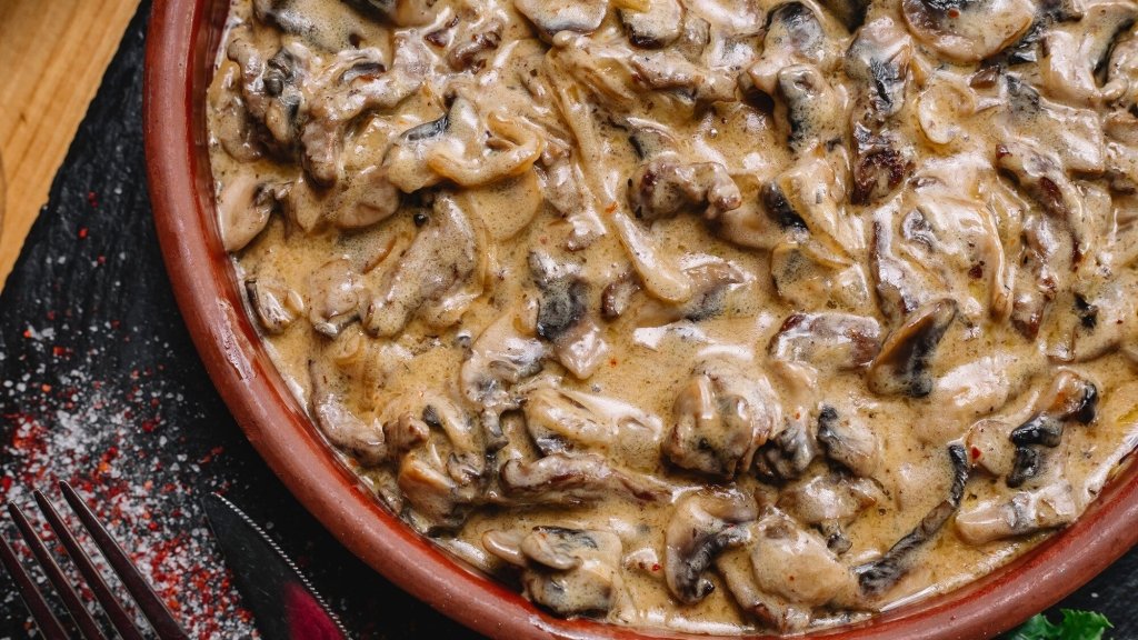 Золотая осенняя классика: как вкусно и быстро приготовить маслянки со сметаной (РЕЦЕПТ)