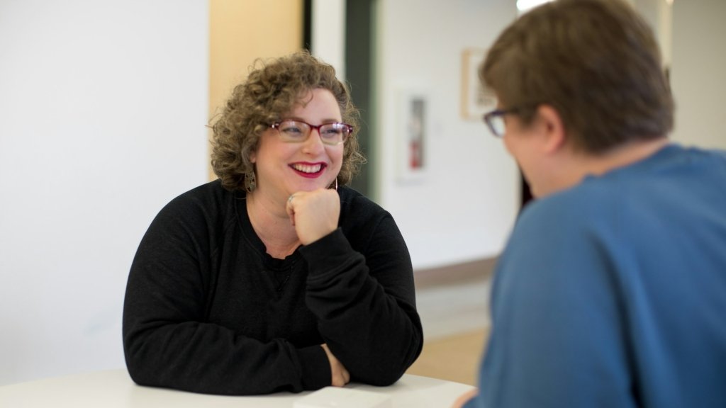 Этикет на каждый день: 5 привычек, которые сделают вас приятным собеседником