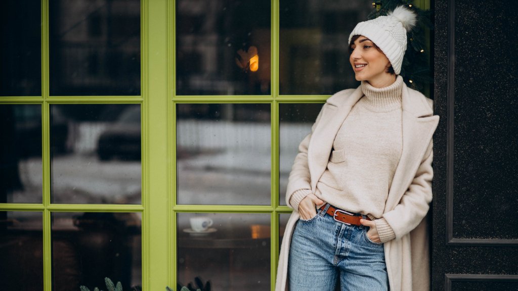 С чем носить джинсы этой зимой: шпаргалка из комфортных и стильных образов (ФОТО)