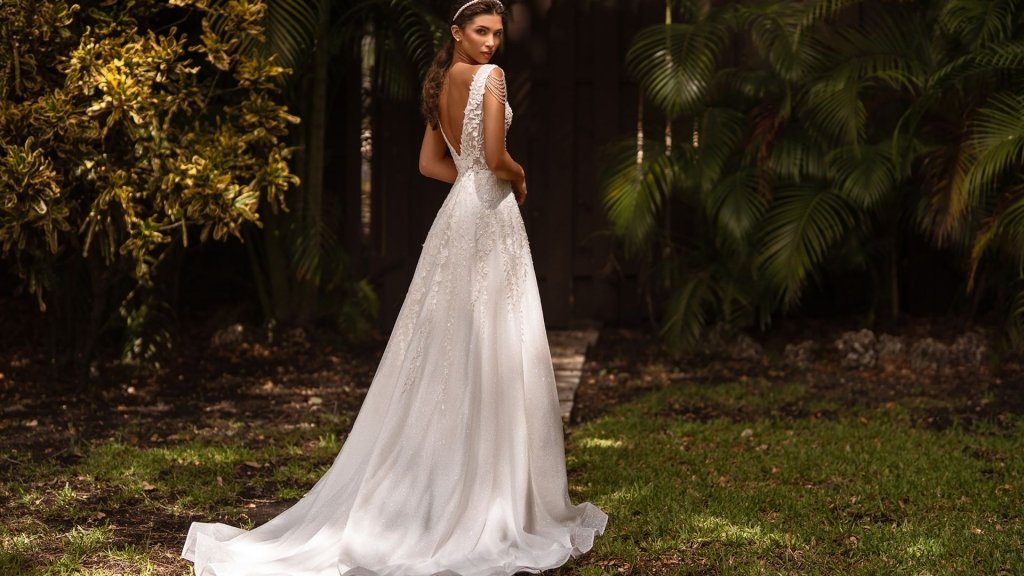 Тест на IQ за 45 секунд: Только 5% людей могут найти все 3 отличия на этой свадебной картинке