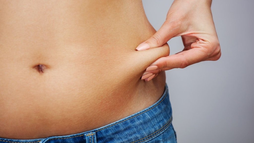 Всего 15 минут в день — и лишние сантиметры уйдут: эти упражнения прицельно "сжигают" жир на животе