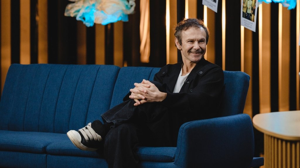 Стал мемом: Святослав Вакарчук сравнил себя с участницей "Холостяка", рассмешил фанатов в шутку о шоу (ФОТО)