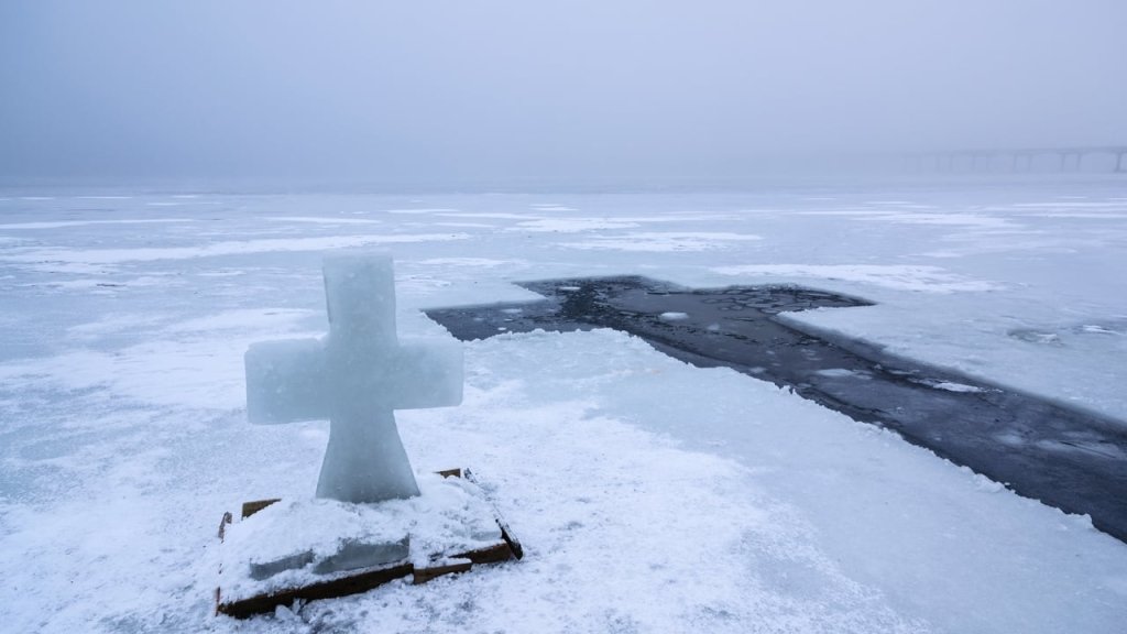Как правильно поздравлять с праздником Крещения, чтобы не опозориться: примите во внимание