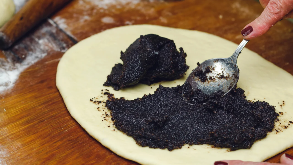 Идеальная маковая начинка за 15 минут: как приготовить ее к куте, пирогам, блинам и пончикам (РЕЦЕПТ)