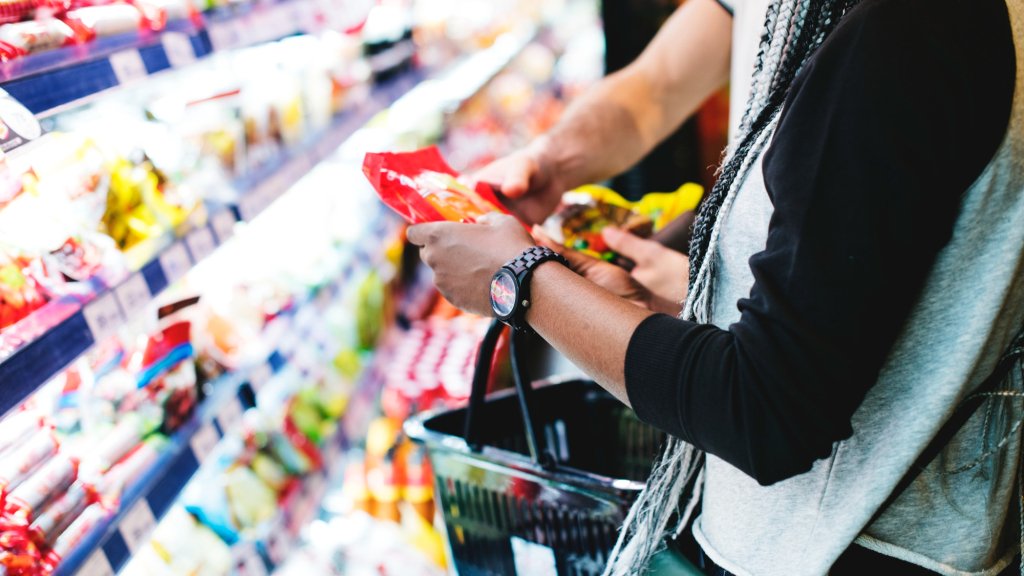 Отключение света и цены на продукты: что подорожает в феврале, а что нет