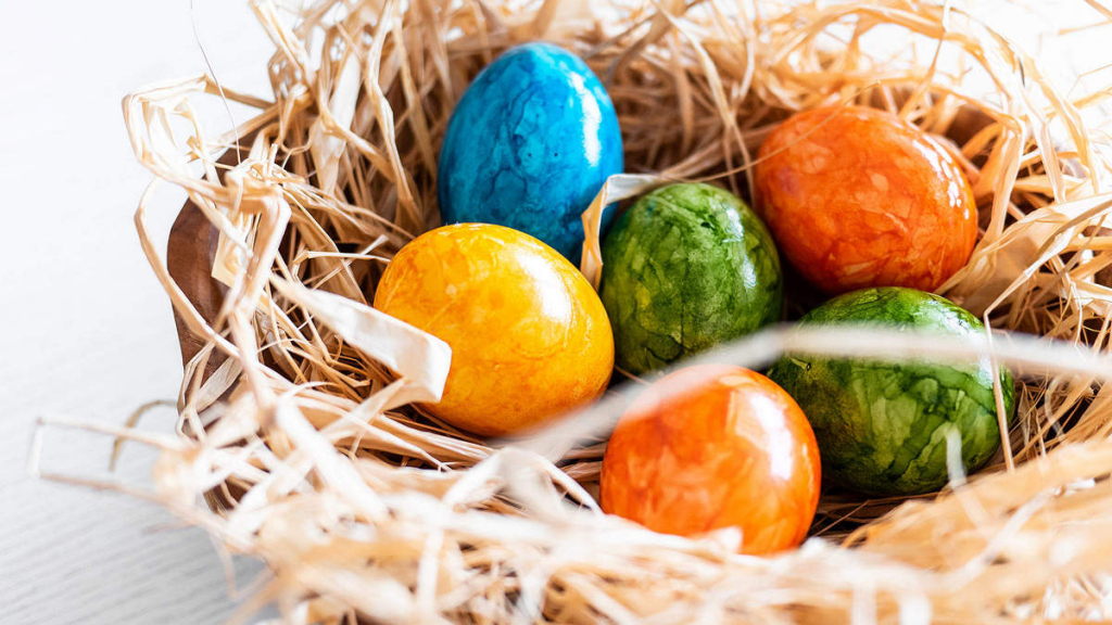 Просто, дешево и главное – без химии: какого цвета можно сделать пасхальные яйца с помощью натуральных красителей (ФОТО)