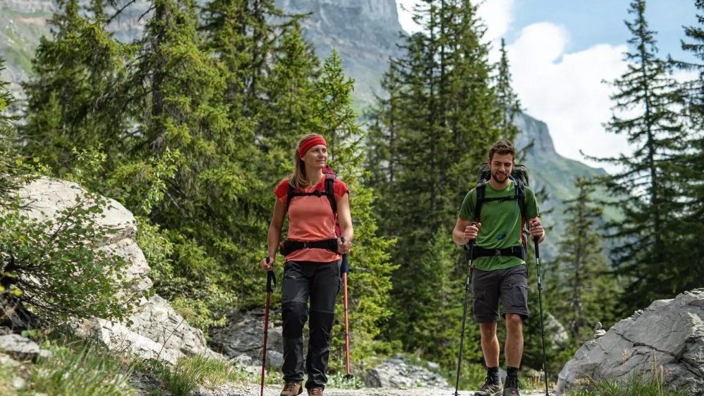 Как выбрать женские треккинговые брюки для разных сезонов: лето, межсезонье, зима