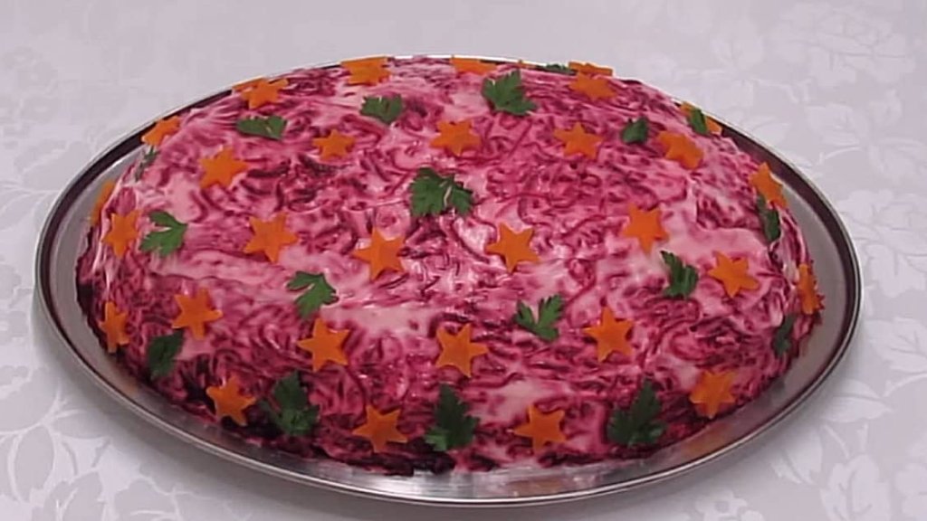 "Песная Шуба" с овощами и грибами – с этим салатом никто не будет голодным! (РЕЦЕПТ)