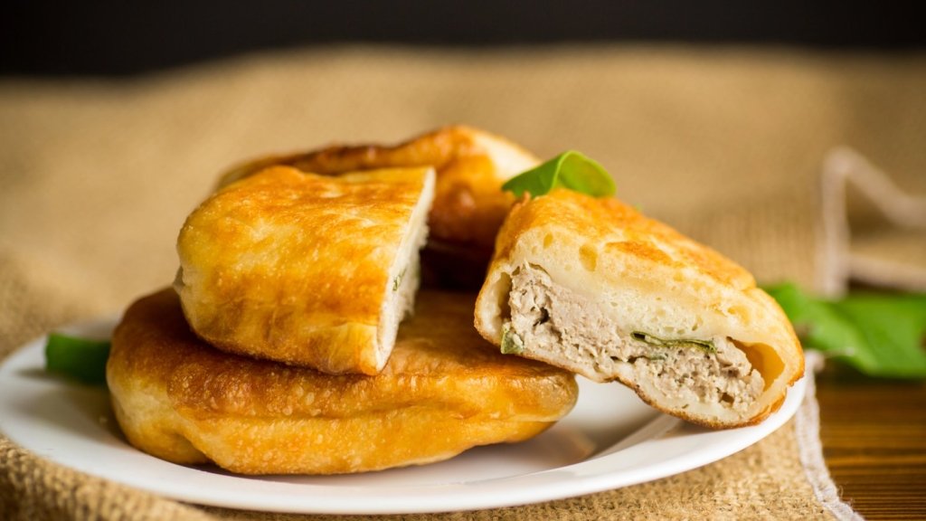 Как приготовить "те самые" беляши: универсальное тесто, которое остается мягким (РЕЦЕПТ)