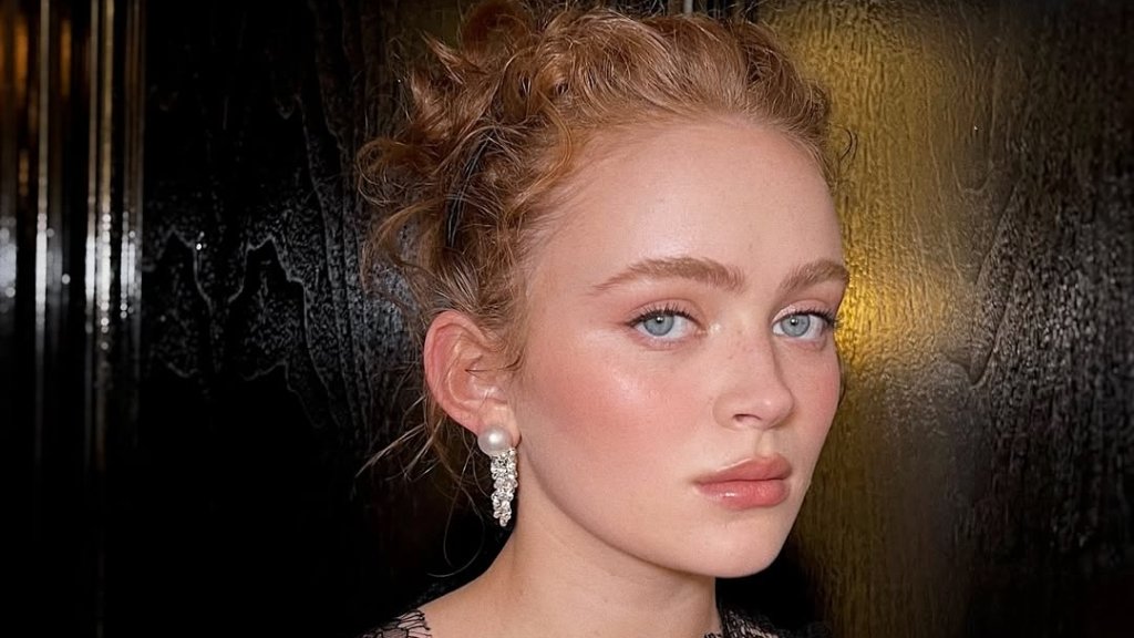 Помада больше не в моде: визажисты назвали главные тренды в макияже губ 2026 года