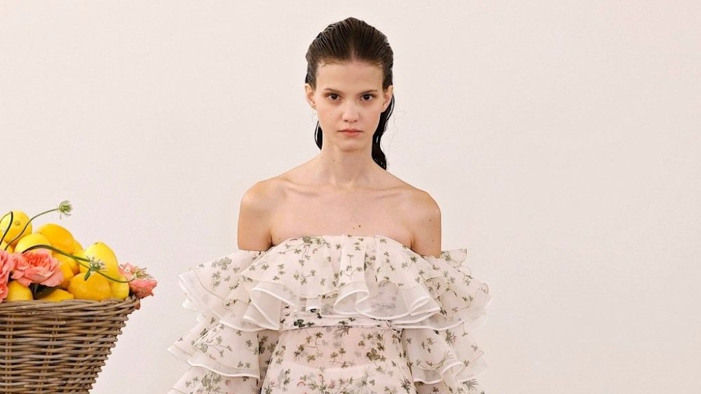 Флористический принт "по-взрослому": как выглядеть статусно в "цветочных" образах (ФОТО)