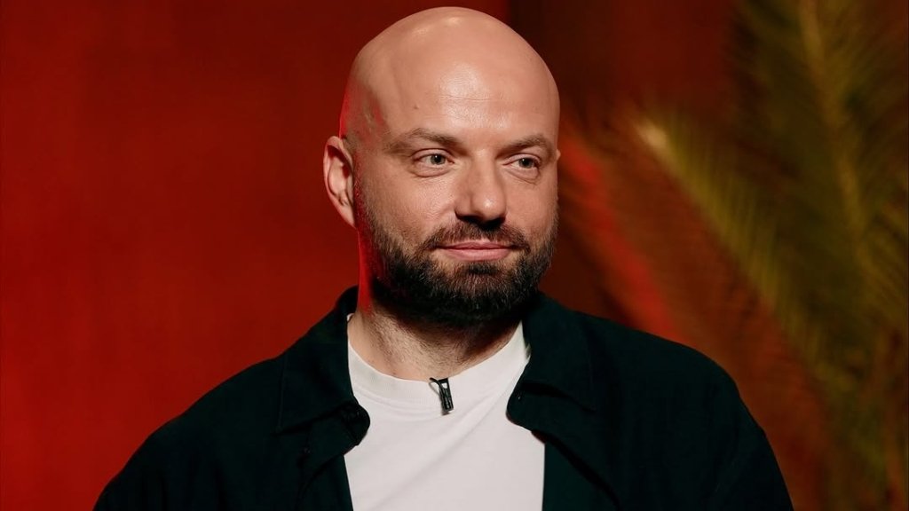 41-річний Слава Дьомін виїхав з України та різко відповів на критику: "Виїжджати можу з 2022 року" (ФОТО)
