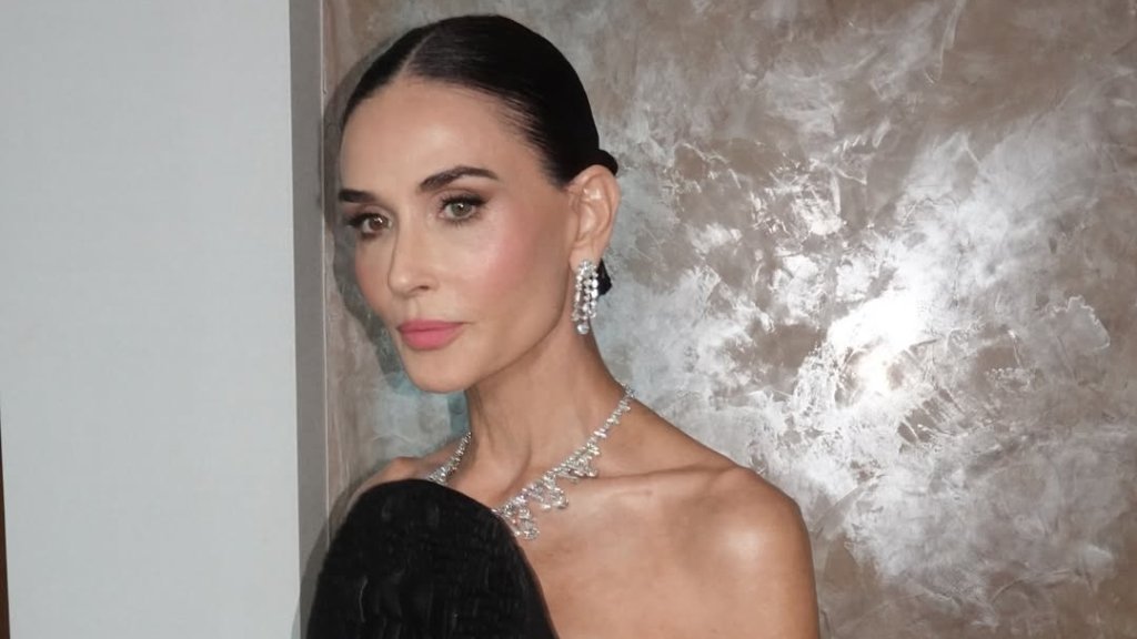 63-летняя Деми Мур показала изысканный макияж с эффектом омоложения (ФОТО)