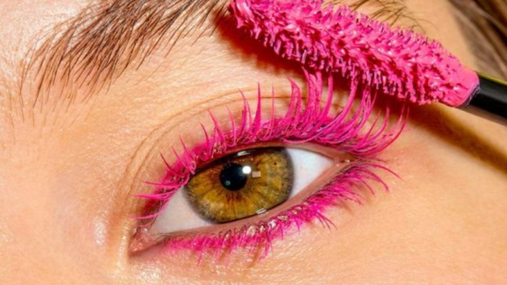 Магнетичні очі: робимо макіяж на фотосесію до Дня Валентина (ФОТО)