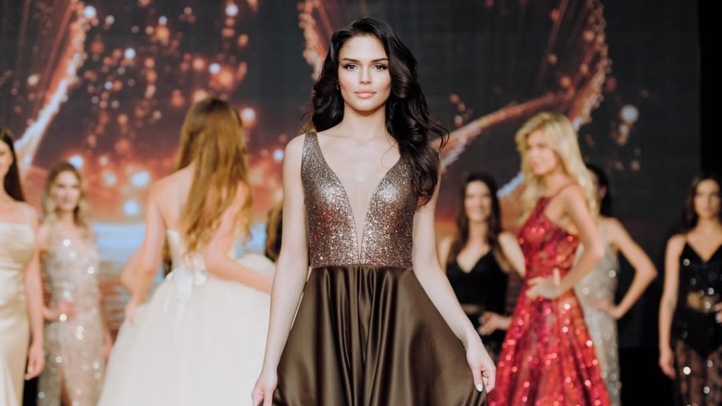 18-летняя одесситка получила корону Мисс Украина 2025: кто такая Валерия Лисовская (ФОТО)