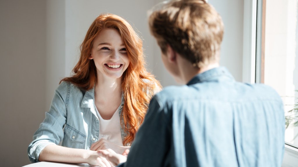 Як зрозуміти, що людина відчуває до вас насправді: 3 психологічні сигнали, які легко помітити