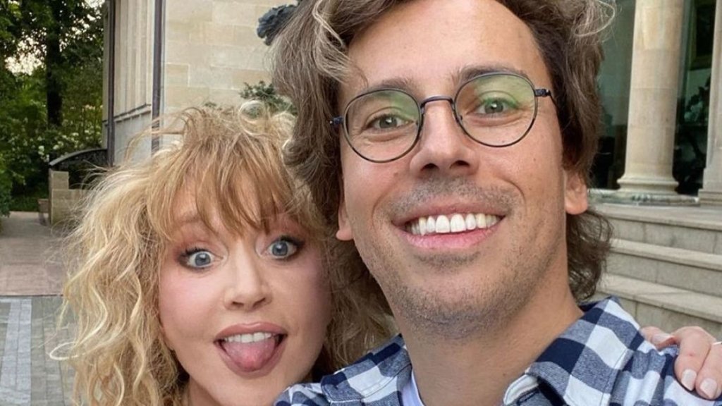 Их просто не узнать! Галкин и Пугачева резко помолодели на новых фото