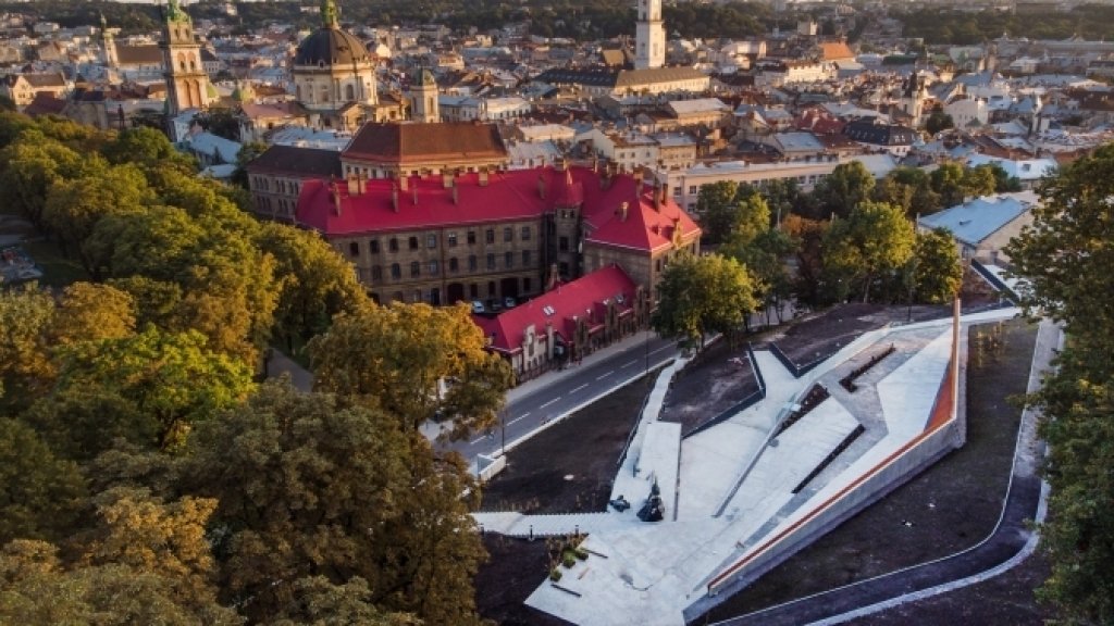Застыло мужество в камне и металле: как выглядят самые пронзительные памятники Героям Небесной Сотни (ФОТО, ВИДЕО)