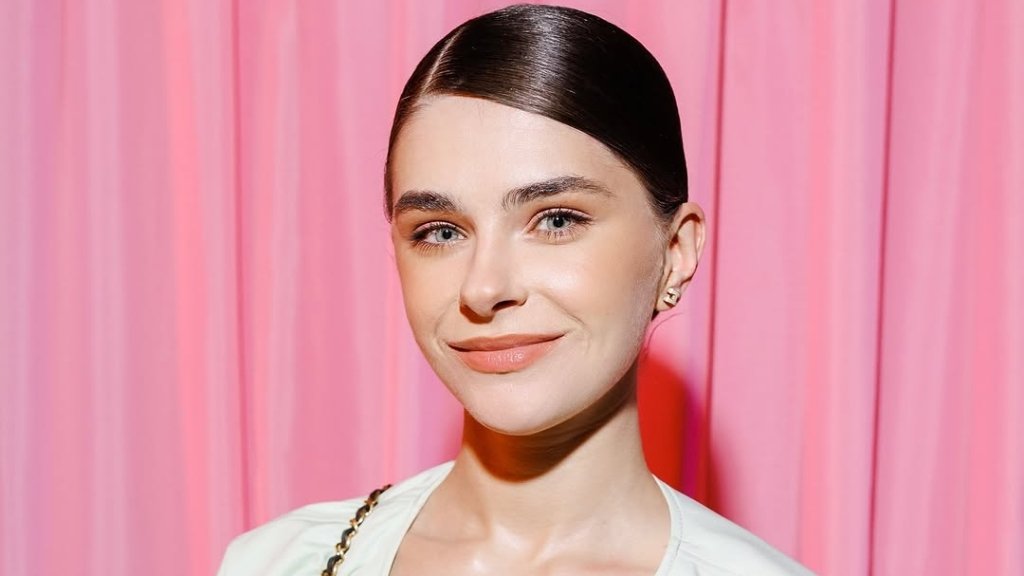 Молодая жена Остапчука рассказала, какие процедуры делает у косметолога, чтобы не стареть: "Колю во все лицо"