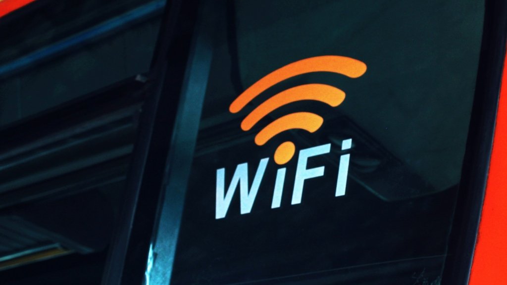 Смартфон постоянно "светит" себя Wi-Fi сетям: одна настройка поможет избежать отслеживания
