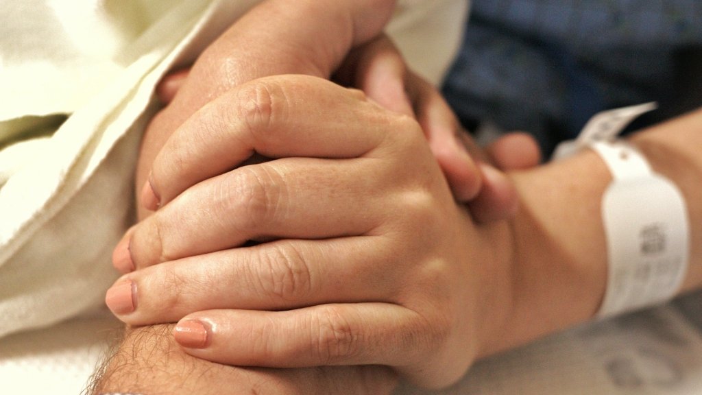 Уход за ранеными и тяжелобольными: как поддержать себя и не выгореть