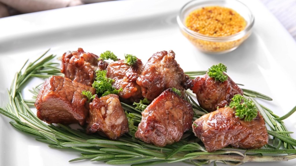Мясо в духовке – 1 в 1 как на мангале: как приготовить шашлык к новогоднему столу (РЕЦЕПТ)