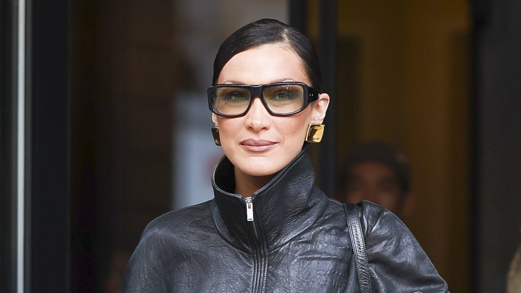 Еще одна звезда "засветилась" в Аспене: Белла Хадид показала, как выглядеть стильно на отдыхе в горах (ФОТО)