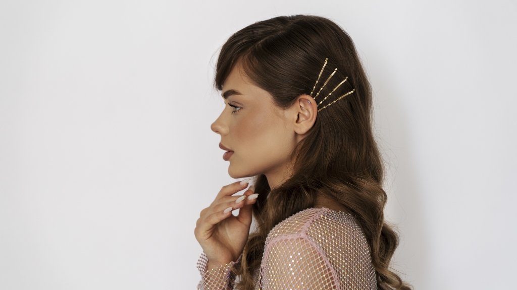 Трендові альтернативи: 5 модних способів зафіксувати волосся без гумки