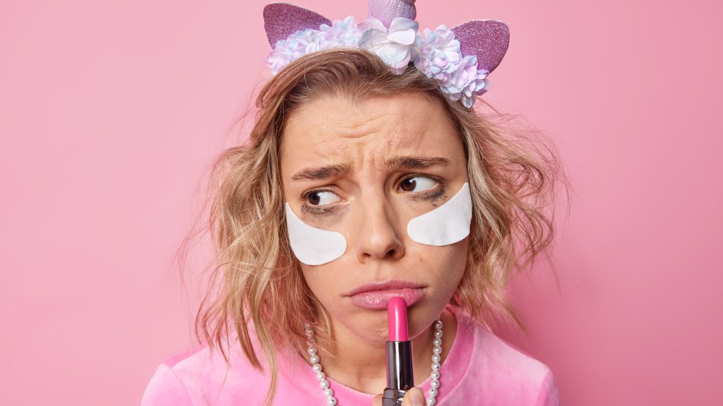 Почему сон с макияжем — это преступление против вашей красоты? Раскрываем скрытые угрозы