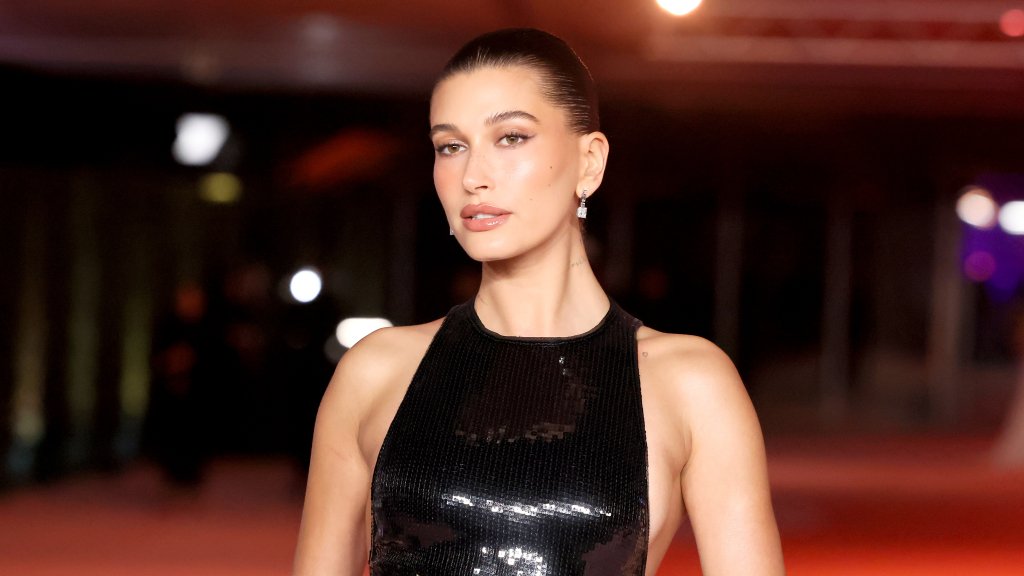 В новом образе: Хейли Бибер сделала стрижку, которая будет на пике популярности в 2026 году (ФОТО)