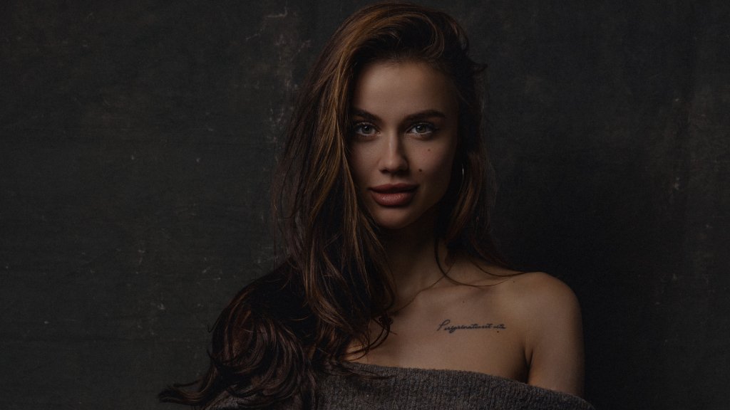 Что действительно работает для кожи и настроения: Екатерина Лозовицкая — о утренних ритуалах и любимых бьюти-продуктах (ЭКСКЛЮЗИВ)