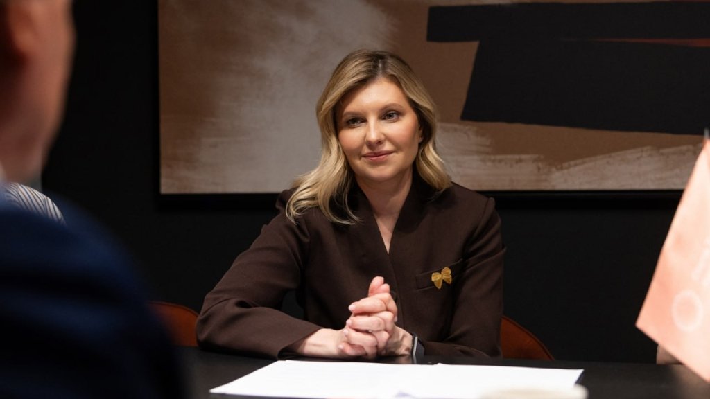 Выглядит дорого: Елена Зеленская показала, как носить костюм в шоколадном цвете (ФОТО)
