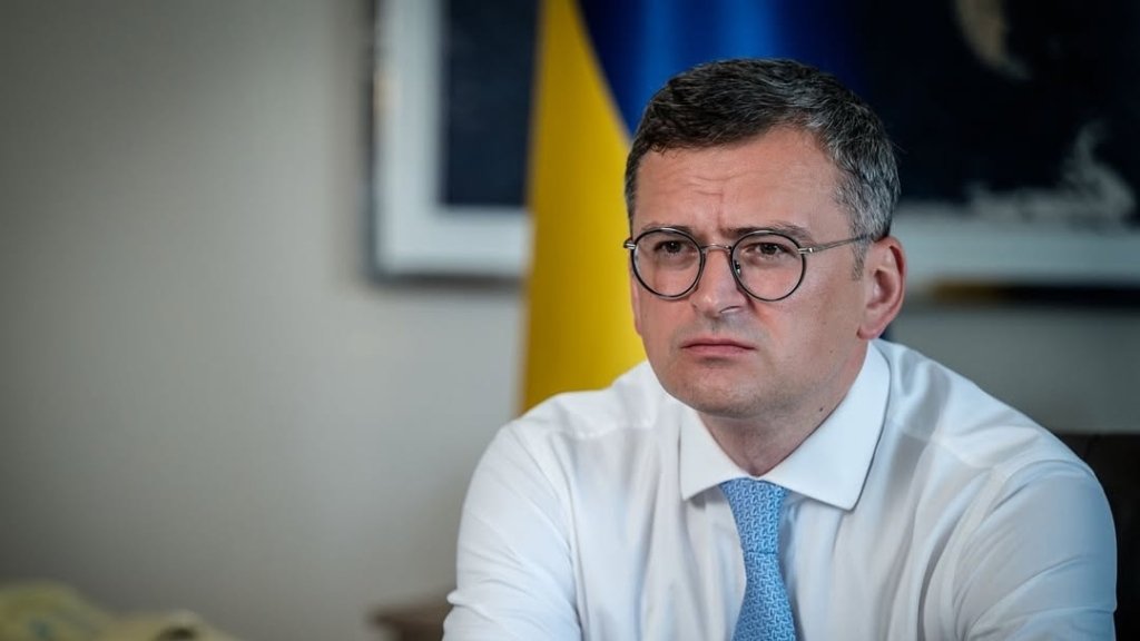 Дмитрий Кулеба "засветился" в кардигане от известного итальянского бренда за 120 тысяч гривен (ФОТО)