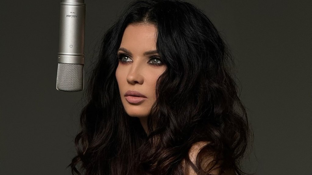 Певица Lama "взорвала" Сеть своим архивным фото 20-летней давности: "Стареть вообще планируете?"