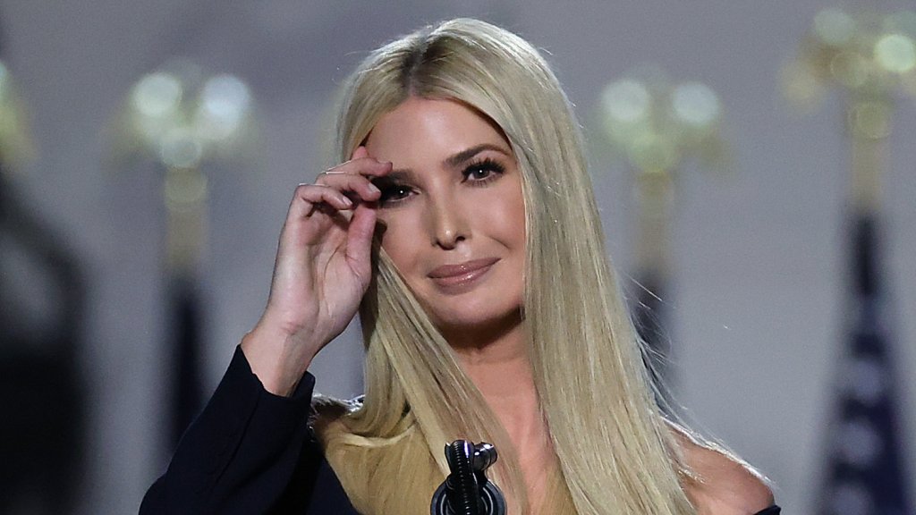 Бесконечные ноги и мини: Иванка Трамп ошеломила новым эффектным выходом (ФОТО)