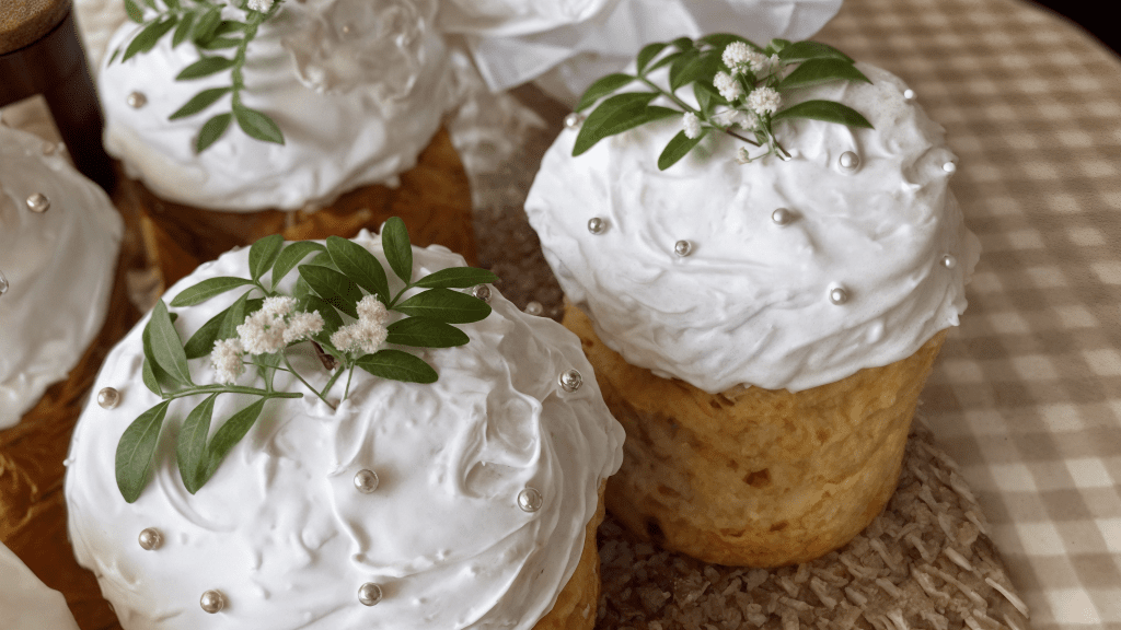 Рецепт нежнейшей паски: это тесто не черствеет, а становится влажнее с каждым днем (ВИДЕО)