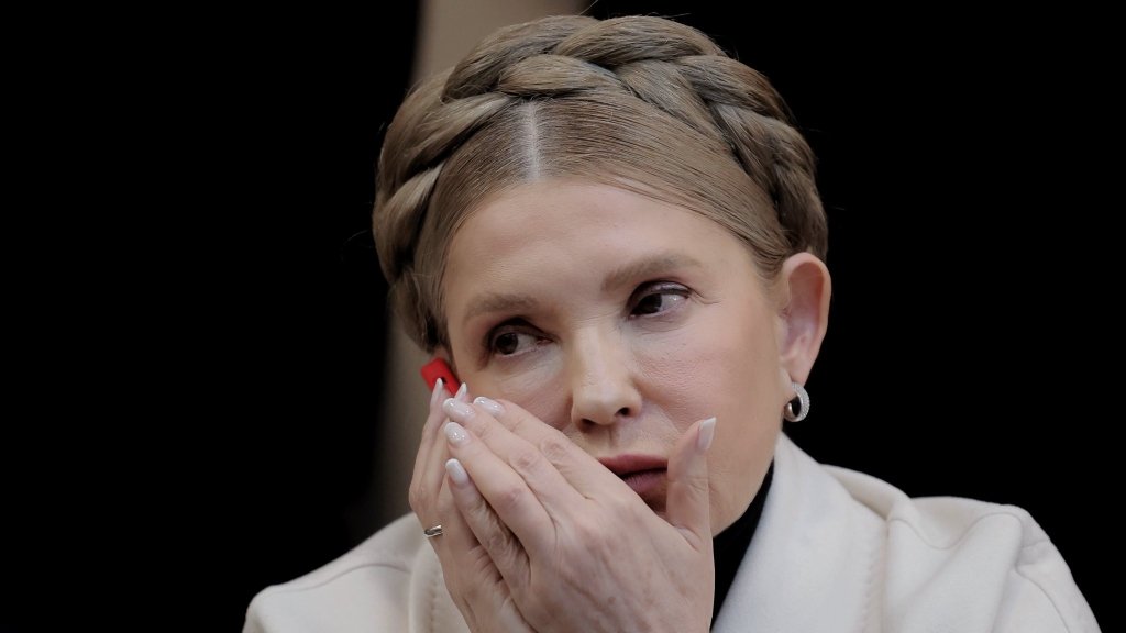 Такой вы ее еще не видели! Журналистка показала Тимошенко и ее знаменитую косу с неожиданного ракурса (ФОТО)