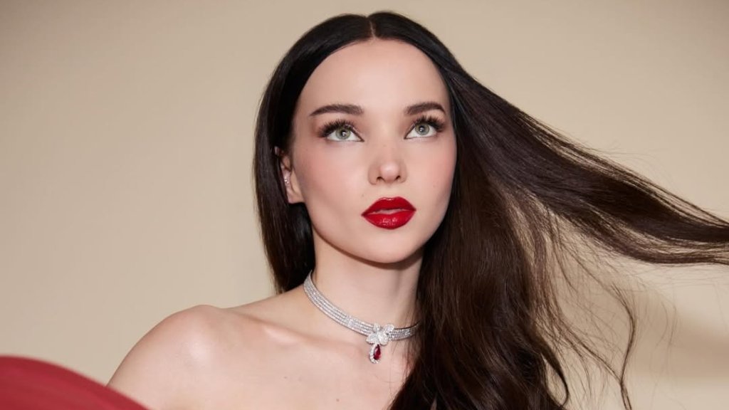 Градієнт губ знову в тренді: Дав Камерон показала модний макіяж для брюнеток (ФОТО)