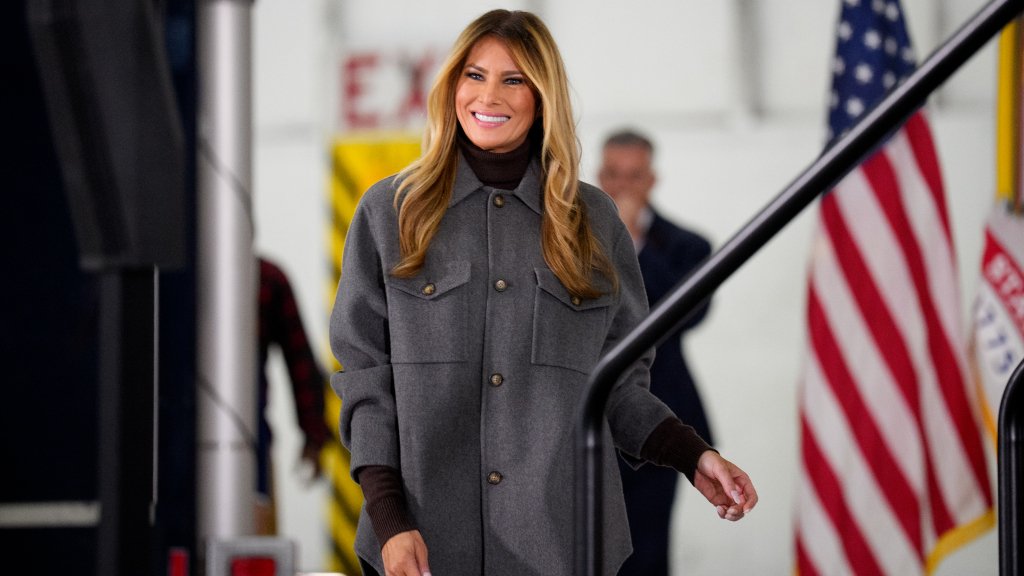 10 лучших образов Мелании Трамп за 2025 год: что носила первая леди США (ФОТО)