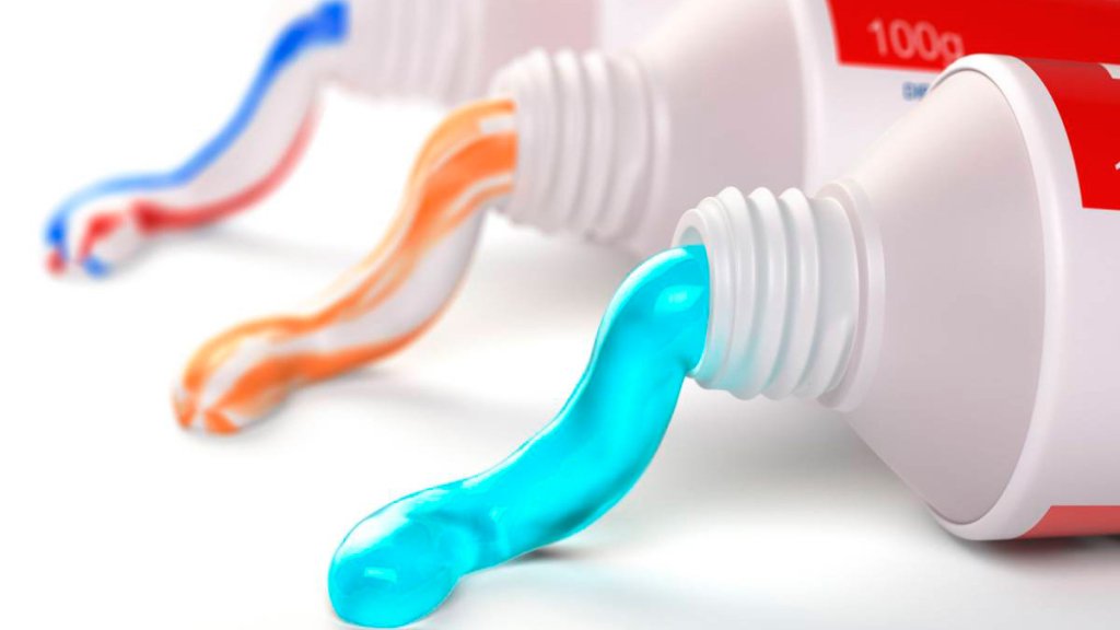 Как часто нужно менять зубную пасту: 3 мифа и объяснение врача