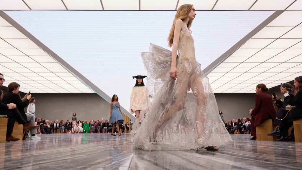 Що ми носитимемо у 2026 році: цими речами варто поповнити гардероб вже зараз! (ФОТО)