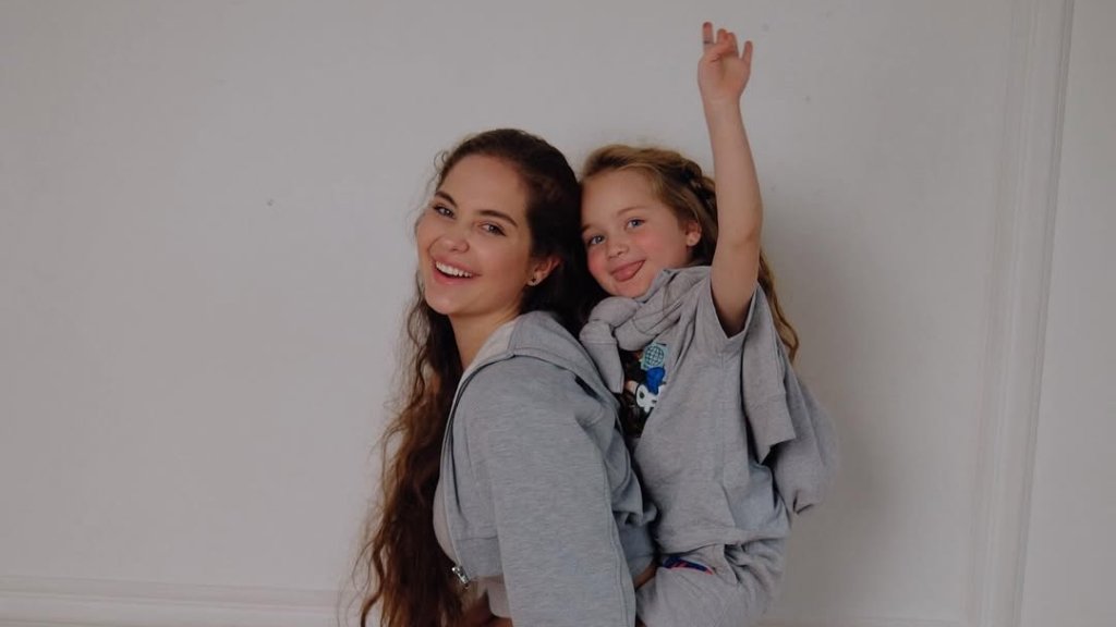 Блоггерша-миллионница Стася Макеева оскандалилась из-за русского языка 6-летней дочери (ФОТО)