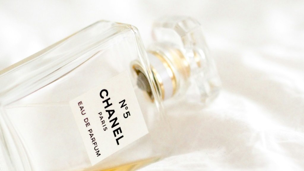 Так пахнут только ухоженные женщины: 4 модных парфюма с запахом чистоты