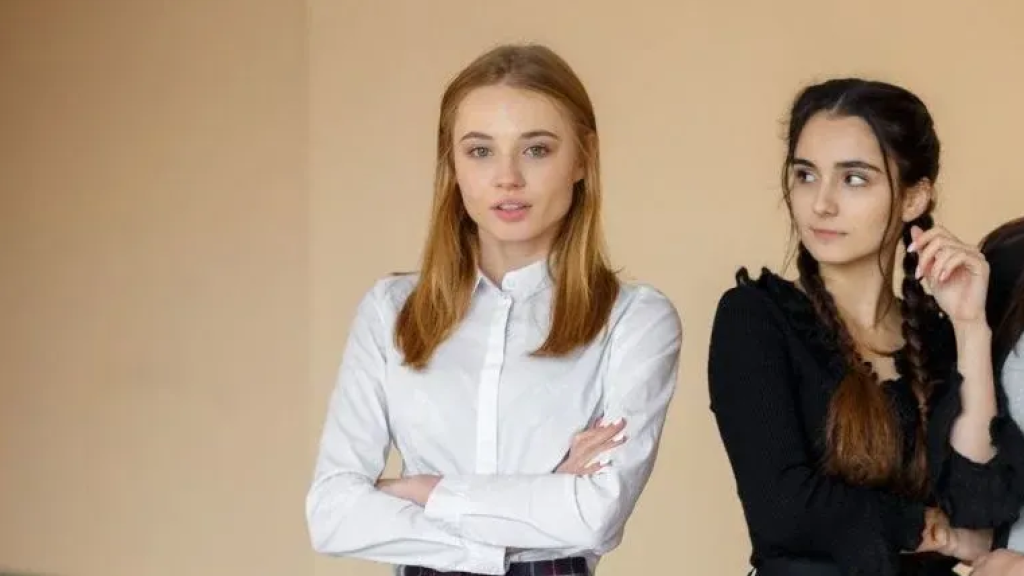 Анна Тринчер призналась, общается ли с предательницей Лизой Василенко после сериала "Школа"