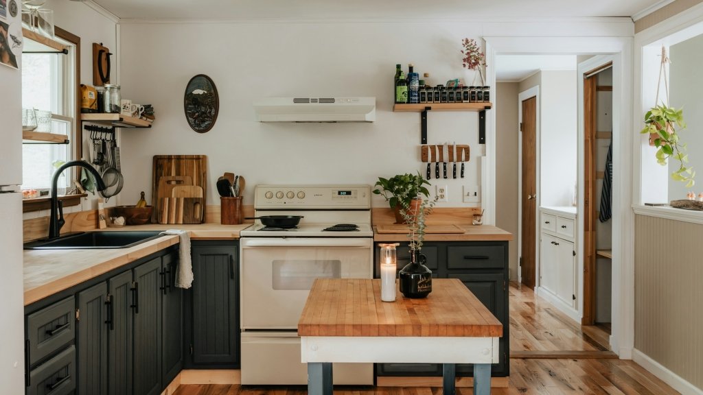 6 признаков, что ваша кухня выглядит устаревшей: на что стоит обратить внимание