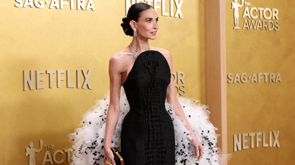 "Вид скелета": как сейчас выглядит 63-летняя Деми Мур, испугавшая фанатов стремительным похудением (ФОТО)